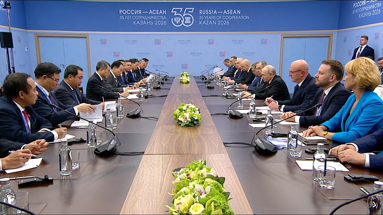 Meeting with Prime Minister of Vietnam Le Minh Hung