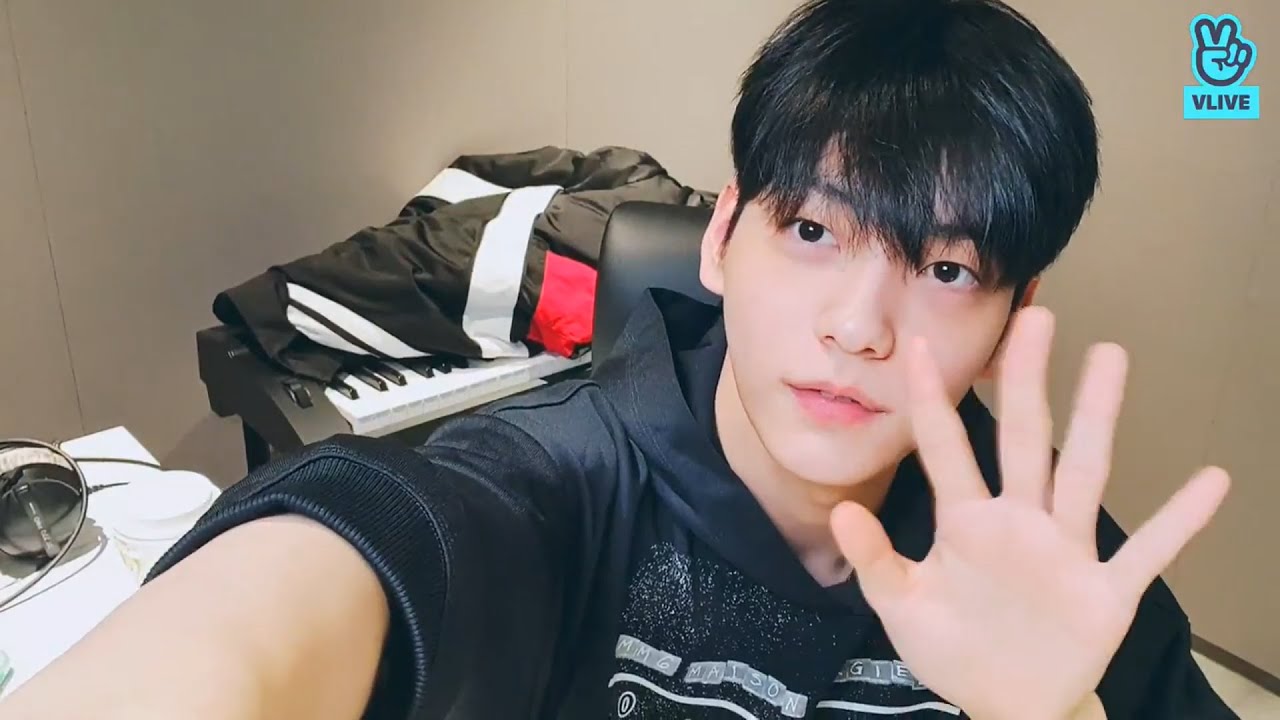 [ENG SUB] TXT SOOBIN LIVE VLIVE (2022.03.02) SOOBIN VLIVE