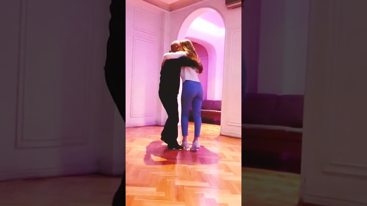 Elena Karm&iacute;nia Nuitagu&oacute;riz & Cristian Bravo | 