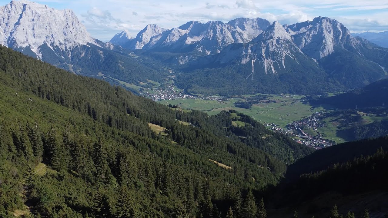 Hiking in the Zugspitze Arena: from Ehrwald to Grüner Ups