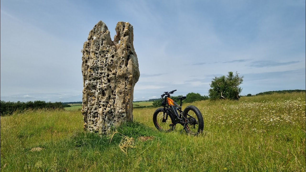 Finding the neolithic Hawkstone and revisiting waterfall on Lankeleisi RV800 2023