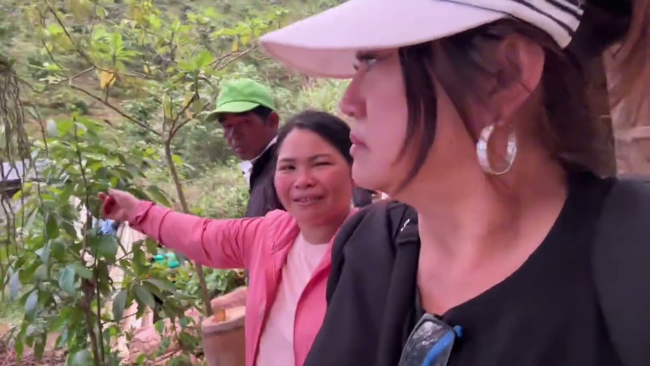 THỦY ĐI THEO 8 SANG VÀO BUÔN NƠI XẠC LỞ ĐEM MÓN QUÀ NHÂN NGÀY 8/3
