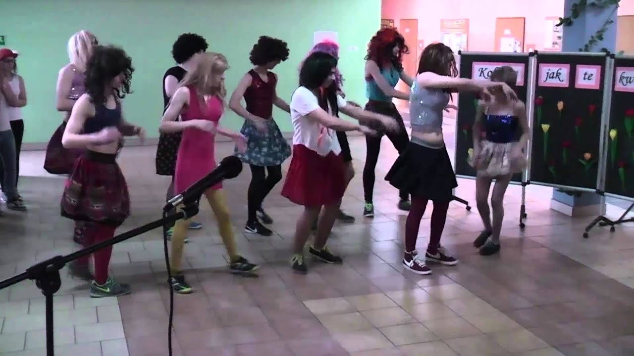 Akademia z okazji Dnia Kobiet w Gimnazjum w Kroczycach