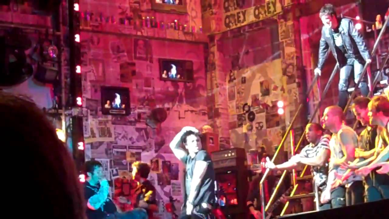 Billie Joe Armstrong as St. Jimmy Opening American Idiot Jan 8, 2011
