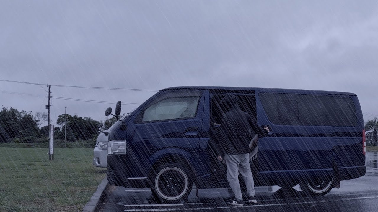 【豪雨の車中泊】ハイエースで豪雨の中孤独に過ごす｜最高のコンディションでサーフィン｜