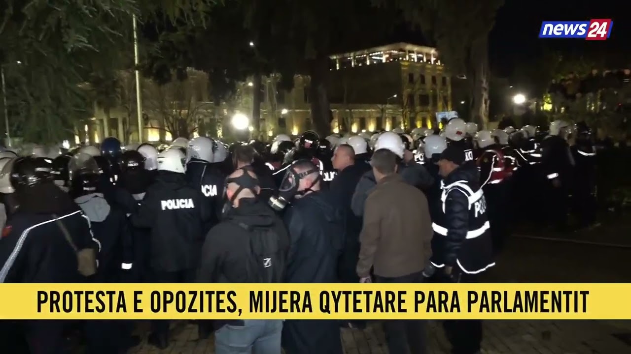 Protesta e PD tek Kuvendi, hidhen bomba molotov dhe lëndë piroteknike drejt policisë