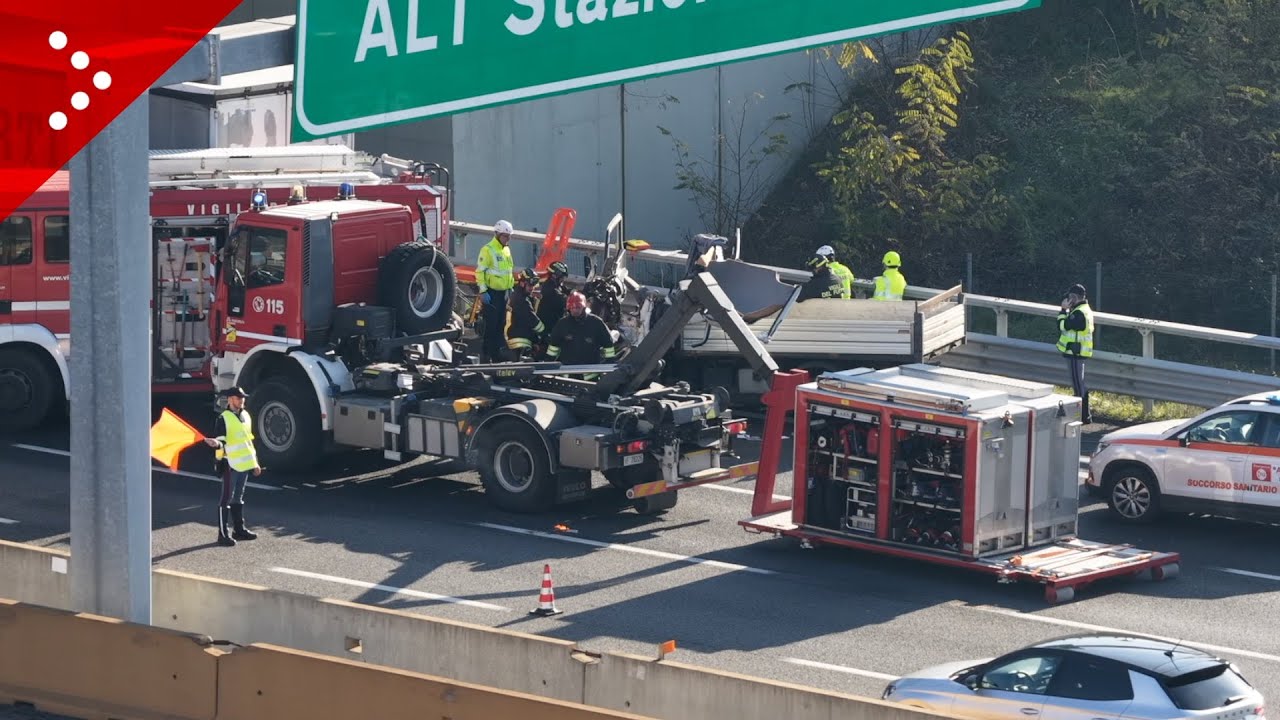 Incidente in autostrada A4, schianto tir-furgone tra Rho e la barriera Milano Ghisolfa: un morto