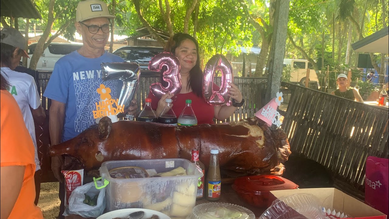 My Yoyo (uncle) and his daughter birthday in a beach 🏖️ 