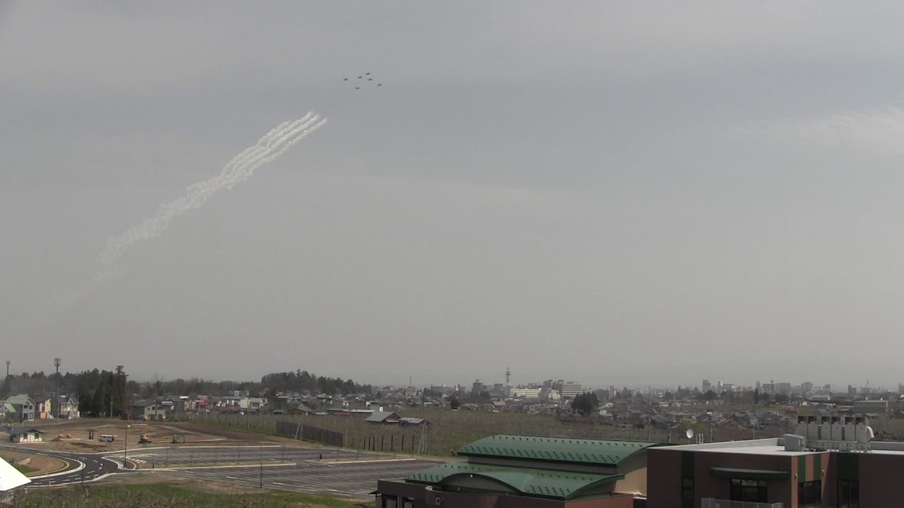 航空自衛隊ブルーインパルス弘前観桜会100周年記念飛行