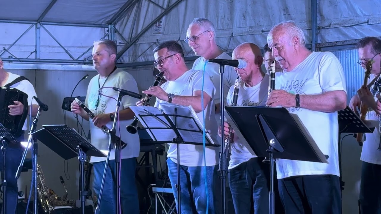 8 CLARINETTISTI TUTTI INSIEME - SUPER SETTE polca per clarinetto. Musica di T. Marani e T. Zoli.