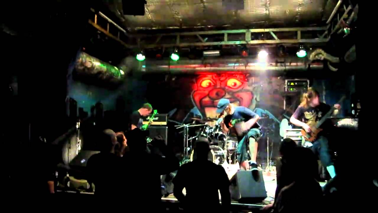 Cerebral Bore - Entombed In﻿ Butchered Bodies - live im Bahndamm