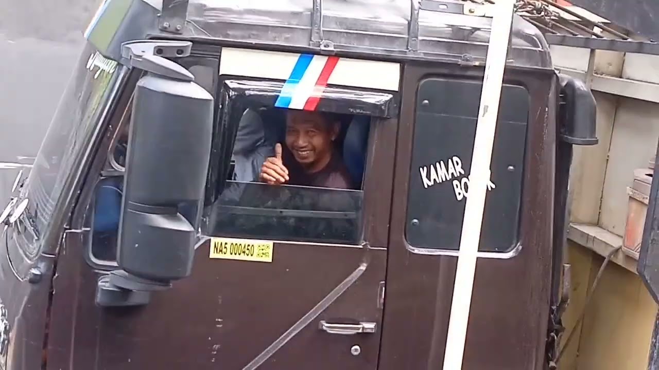 Truk patah pinggang bermuatan 44ton ditanjakan kedabuhan