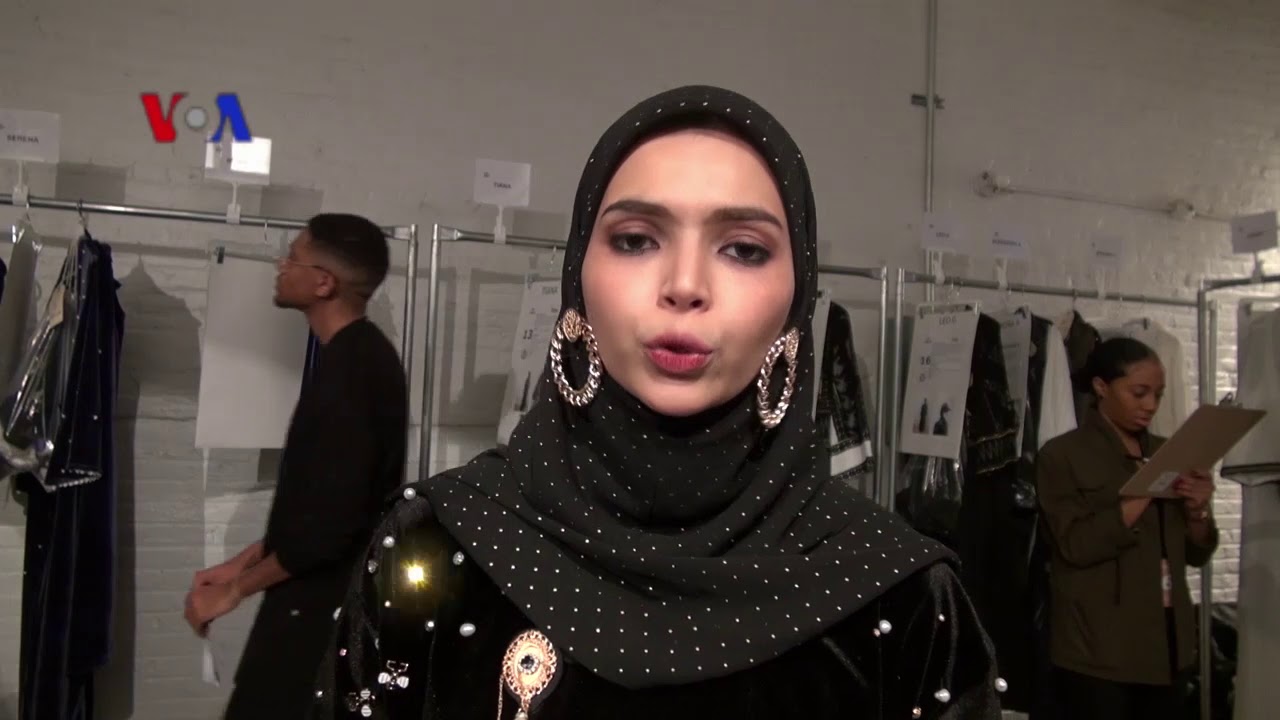 VOA Trending Topic: Karya Desainer Vivi Zubedi di New York Fashion Week