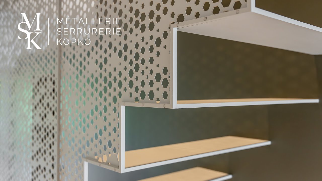 MSK | Fabrication et pose d'un escalier suspendu métal découpe laser | Métallerie Serrurerie Kopko