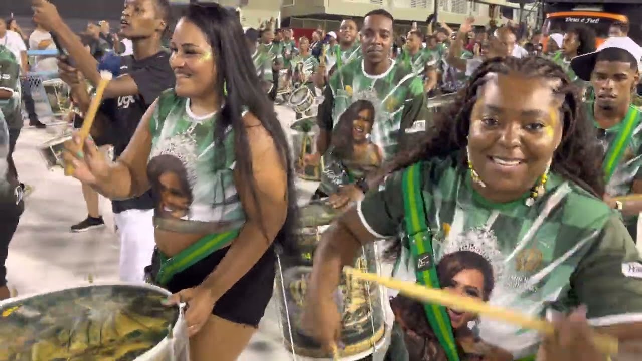 Bateria do Império Serrano no ensaio técnico para o carnaval 2022!