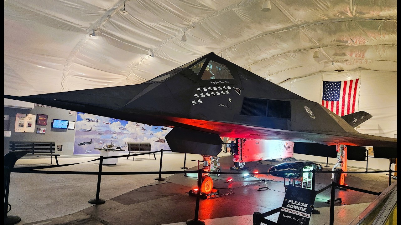 Palm Springs Aircraft Museum Video Tour in Palm Springs California PSP -  KPSP