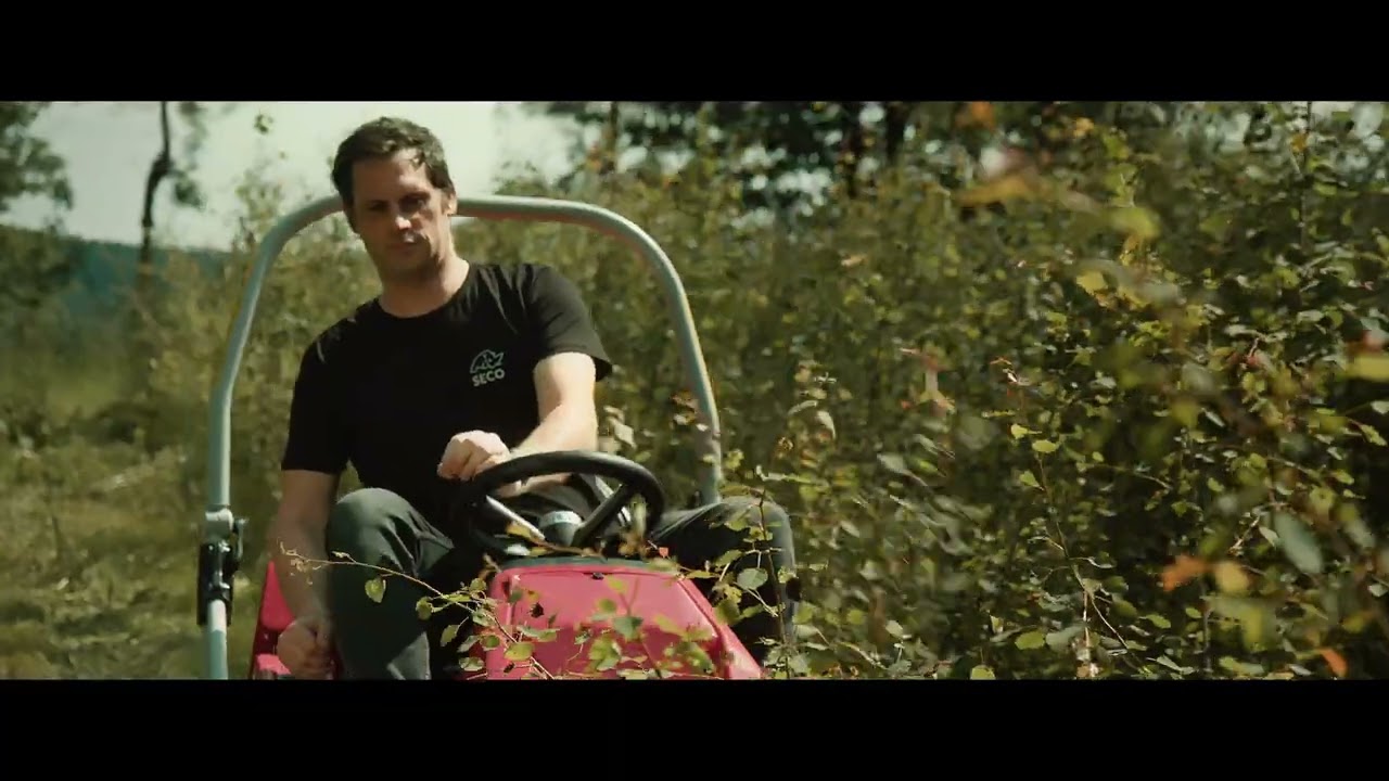 New Crossjet 4x4 Mowing tall bushes/Nový Crossjet 4x4 při sečení náletových dřevin