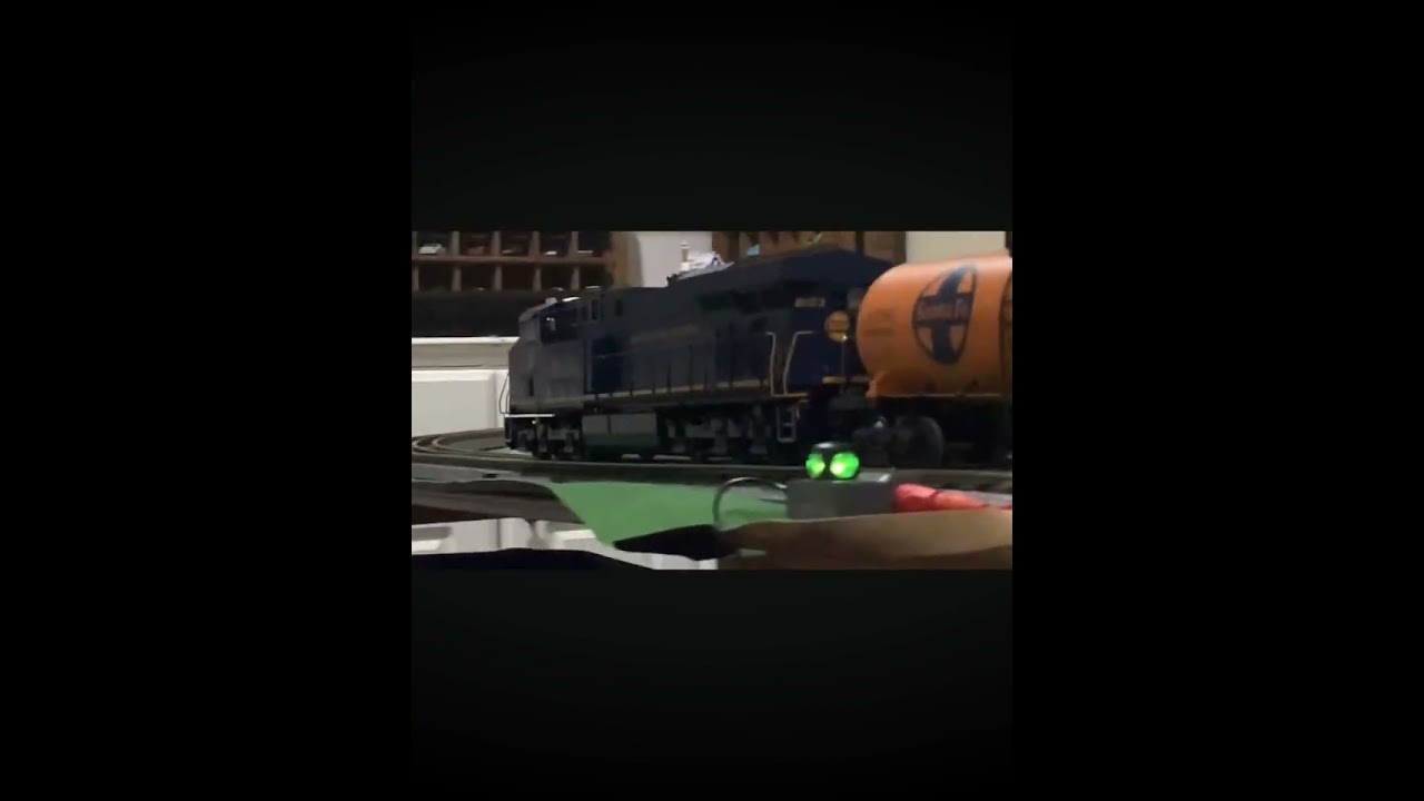 N&W heritage unit clears a signal