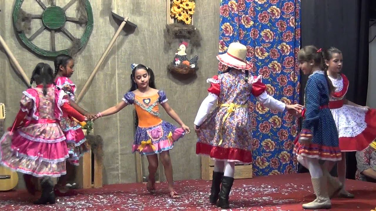 Festa Junina Vaccaro 2015 - 3º Ano B - Moreninha linda - Profª Simone Gonçalves.