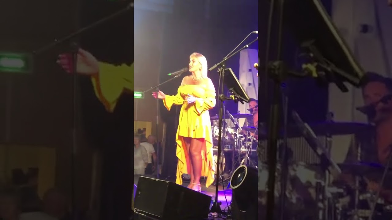 Cliona Hagan singing “Old Flames” & “Black Velvet Band” - Carter on the Costa, October 2022.