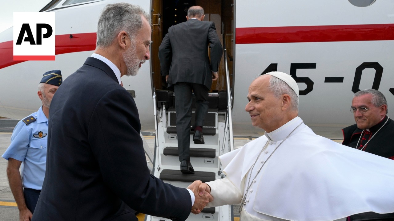 Spain's king offers Pope Leo XIV a lift on his royal plane after papal flight grounded