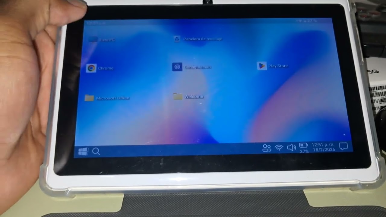 Una tablet gama baja ejecutando windows x. Launcher recomendado