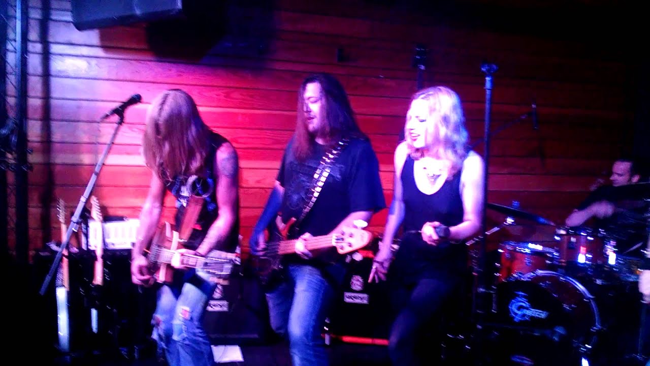 Lzzy Hale sings Heaven And Hell at Dan McGuinness