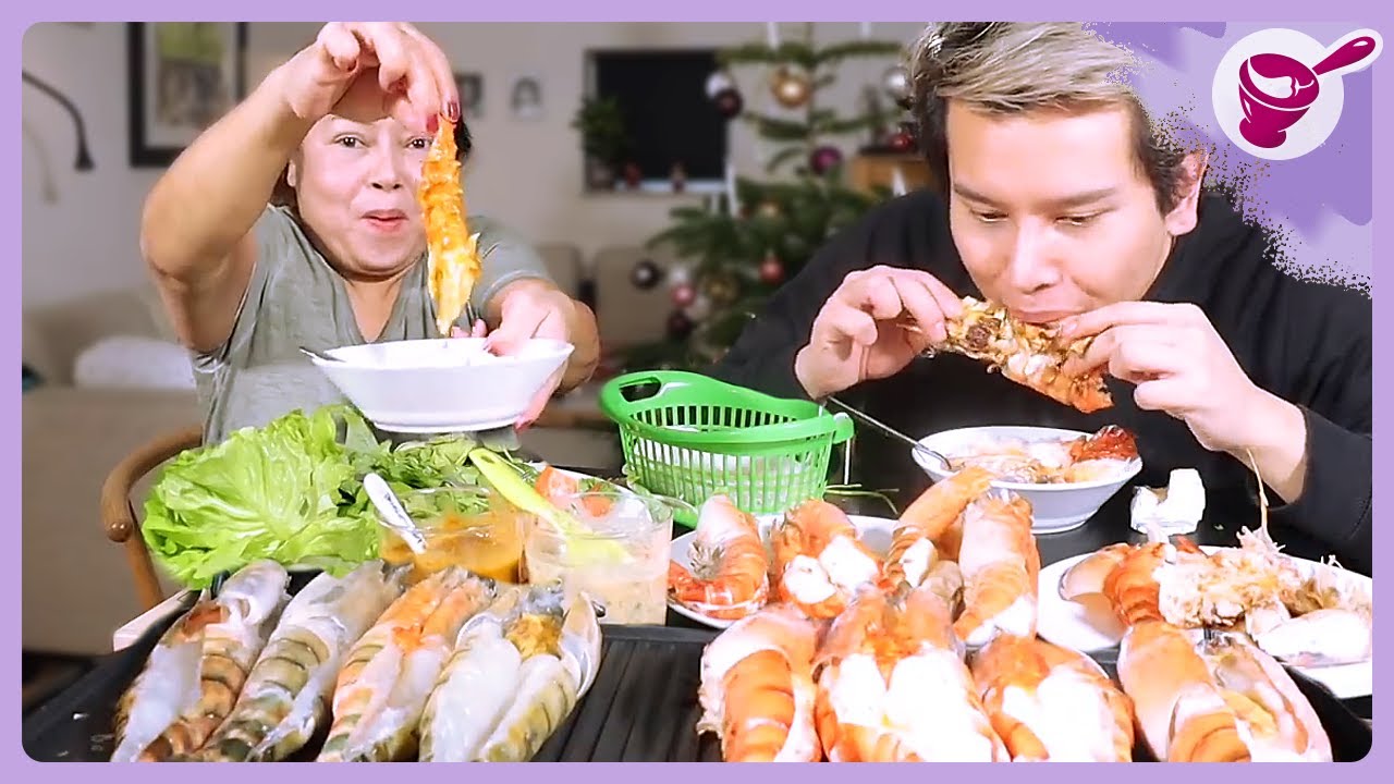 Сын и мать едят гигантских креветок-гриль 🦐🦐🦐 с жиром на рисе и соусом из морепродукт