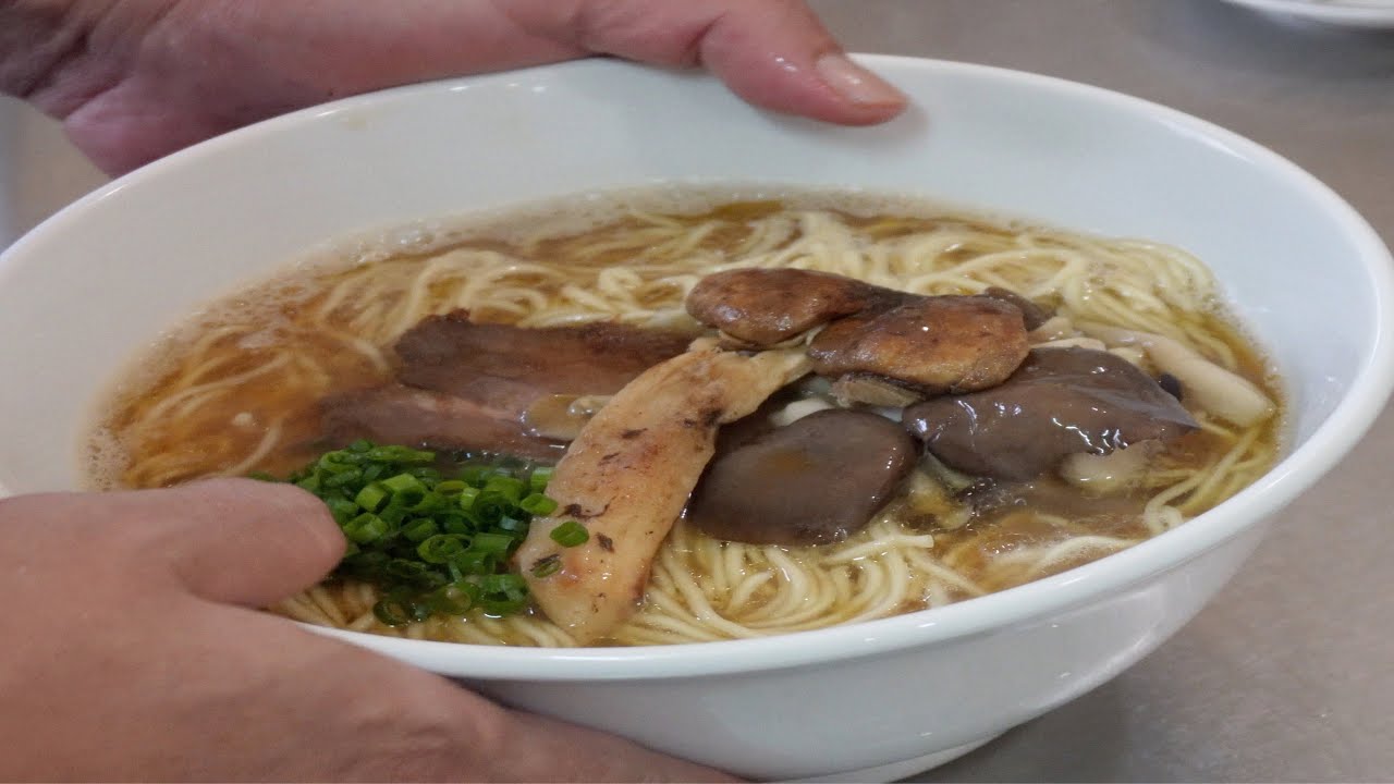 年間１００種類のメニューを作るラーメン屋。牛タンや松茸を使用した贅沢なラーメンを提供する『大木戸』