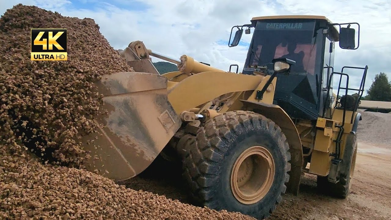 ยกสูงเกินถนนยุบเกือบคว่ำ 🔰🔰🔰 รถตักล้อยาง WHEEL LOADER CAT950H ตักหินแบรนด์นี้ขึ้นชื่อเรื่องพละกำลัง