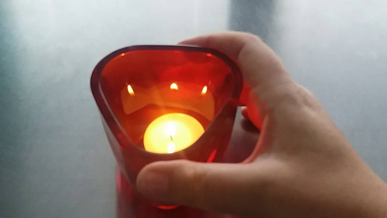 ASMR Chewing gum ~ Finnish whispering/inaudible ~ hand movements