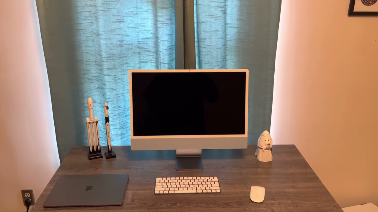 Base Model 2021 iMac M1 with 256 GB SSD and 8 GB RAM, 2 USB-C ports.