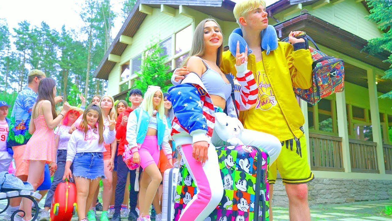 Semestern börjar 🌴 Vi flyttar till ett hus på landet! Vem ska Diana leva med? Svensk Diana