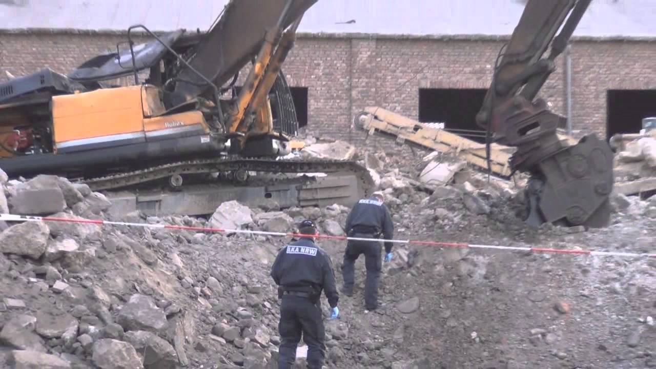Bombenexplosion in Euskirchen fordert 1 Todesopfer und 13 Verletzte! (Rohmaterial)
