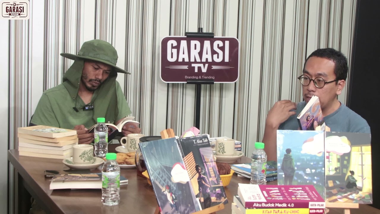 Garasi Kupas | Stream Buku Bersama John Bear