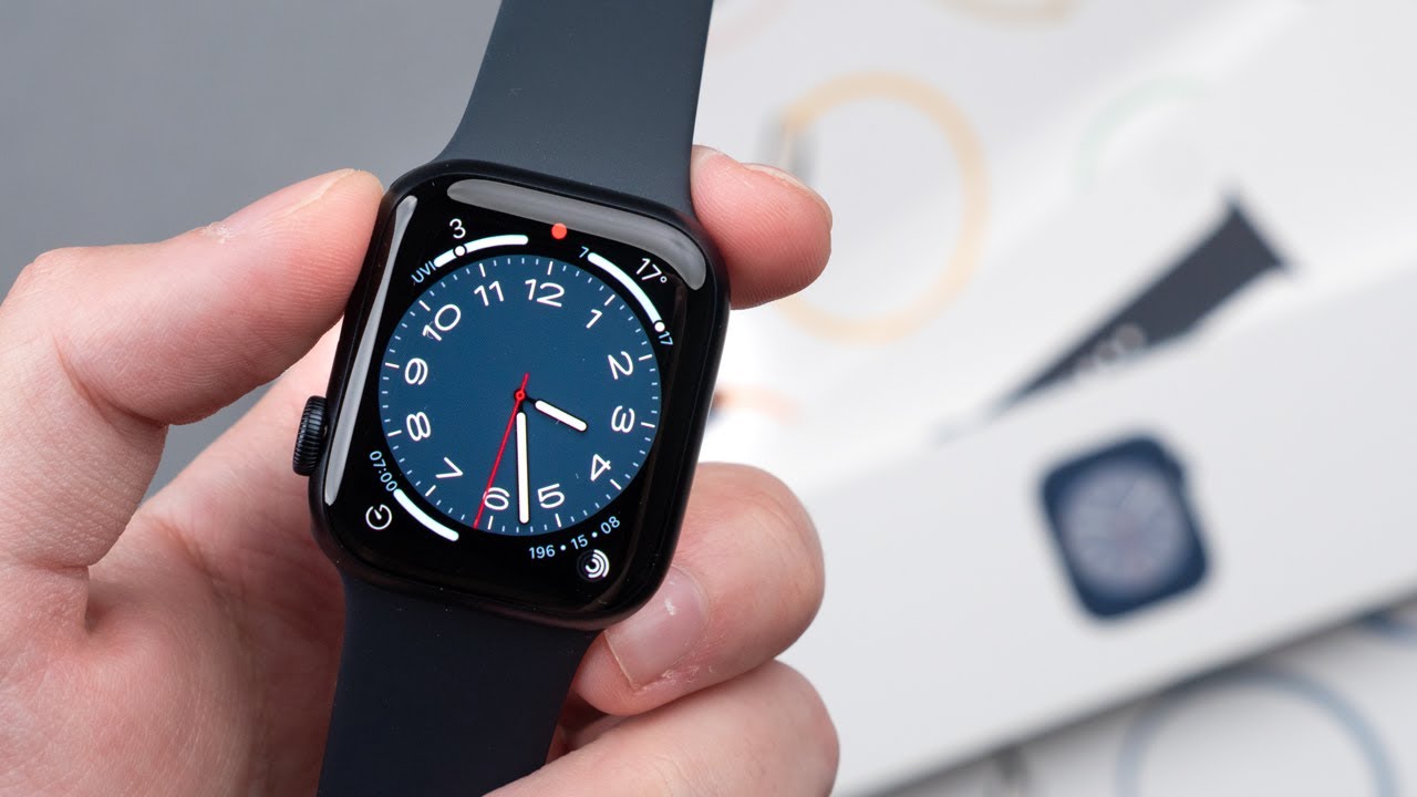 Полуночная распаковка Apple Watch Series 8: стоит ли обновляться?