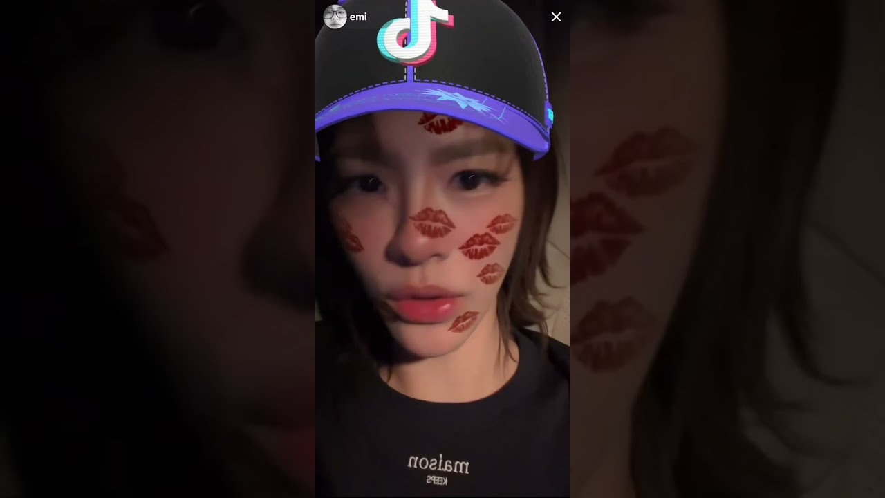 20251124 Emi live on TikTok 