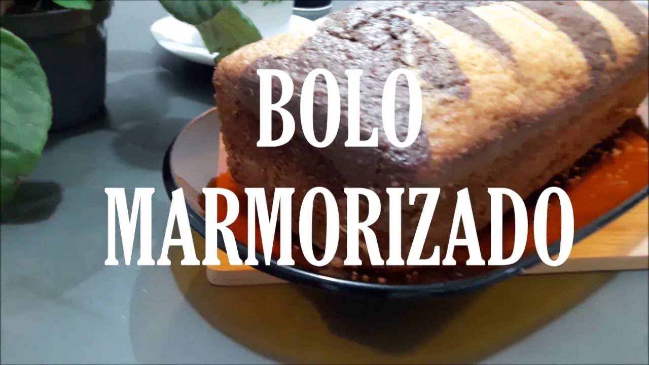Receita F&aacute;cil sem BATEDEIRA Chocolate e Baunilha - Bolo marmorizado