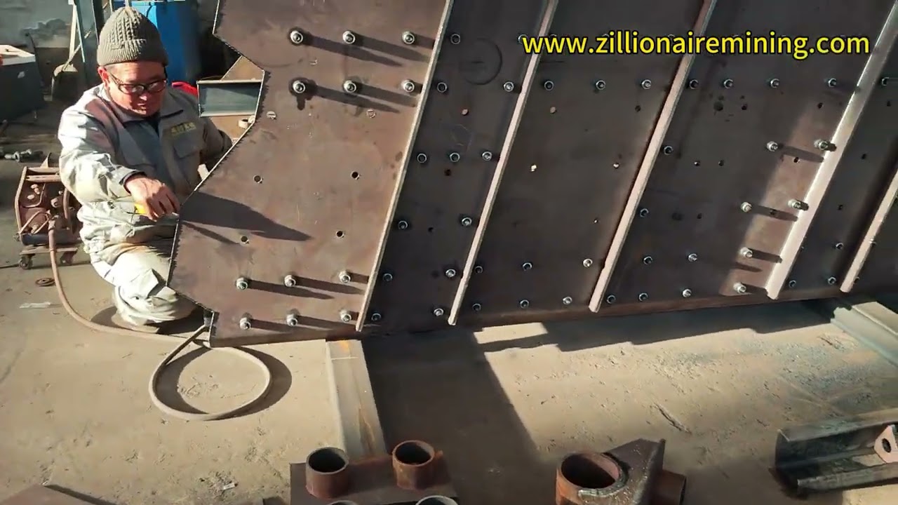 Vibrating Gold Washing Plant under producing, one iron monster is about to be born! #goldwashplant
