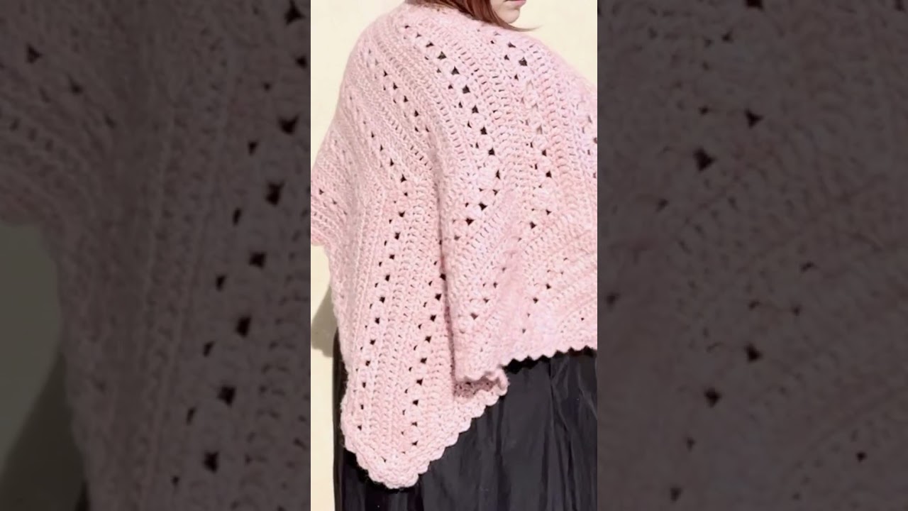 This beautiful wearable is on its way to steal your heart❣️Get those hooks ready and keep your eyes