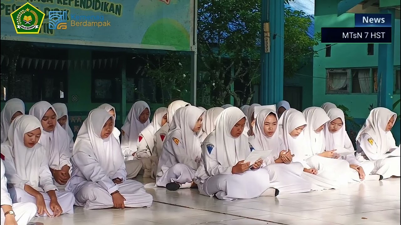 Meski Berhalangan Shalat, Siswi MTsN 7 HST Tetap Khusyuk Melantunkan Zikir dan Shalawat
