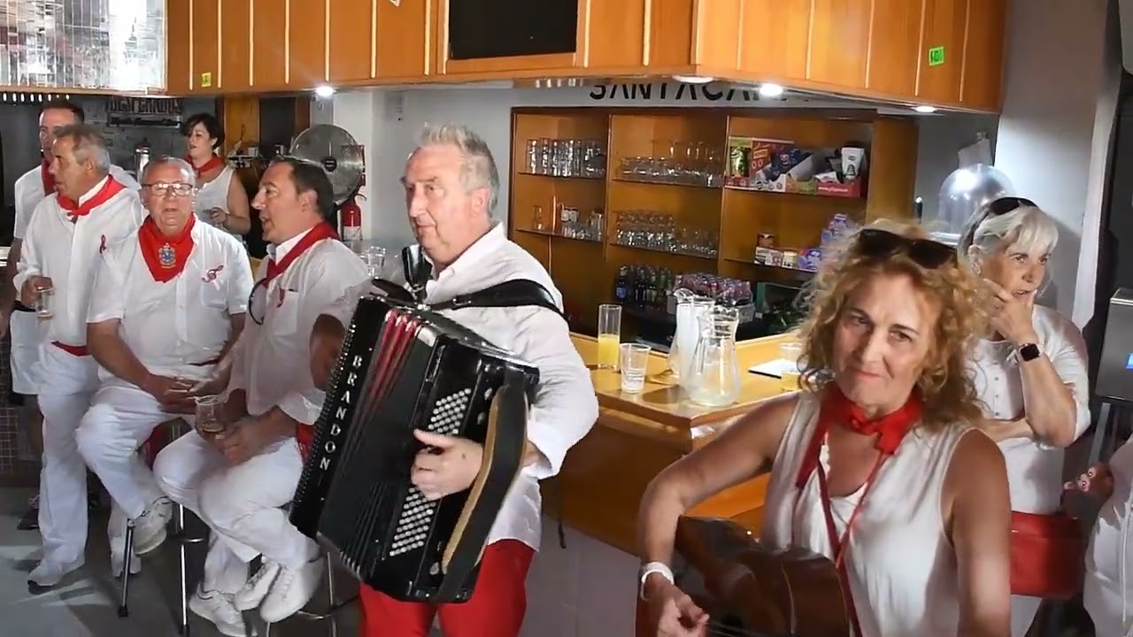 POR LA SAL QUE ANDANDO TIENE. RONDA JOTERA EN SANTACARA. JOTAS NAVARRAS