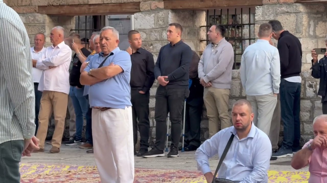 Uoči klanjanja bajram-namaza u Gazi Husrev-begovoj džamiji u Sarajevu