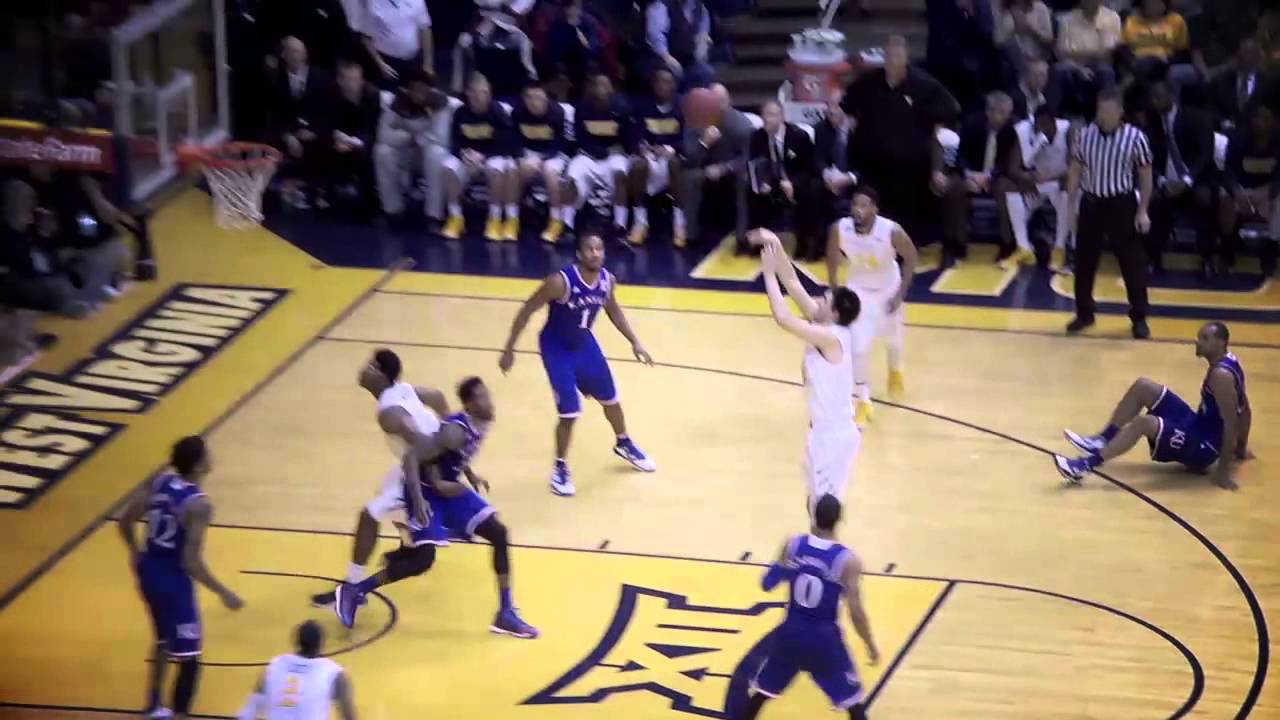 #23 WVU upsets #8 Kansas 62-61