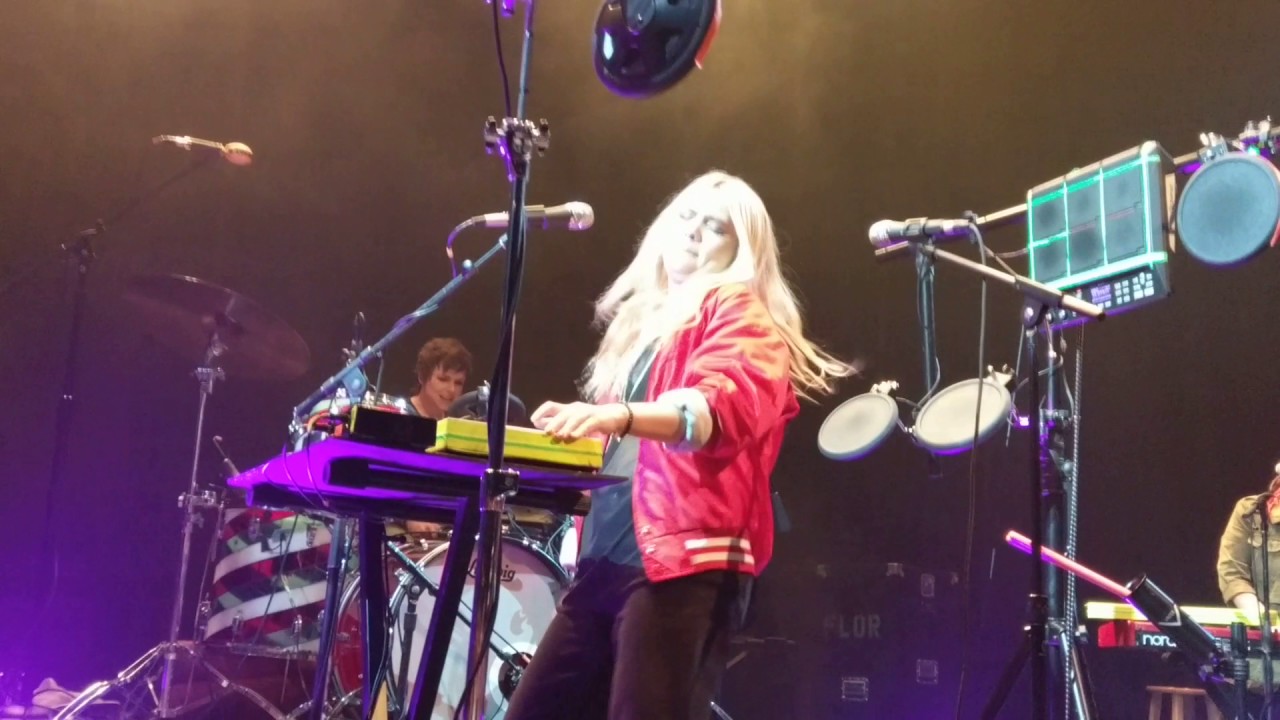Cliff's Edge - Hayley Kiyoko (Chicago part 6)