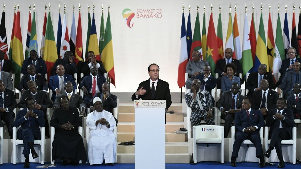 À Bamako, les adieux réciproques et chaleureux de Hollande et de l'Afrique
