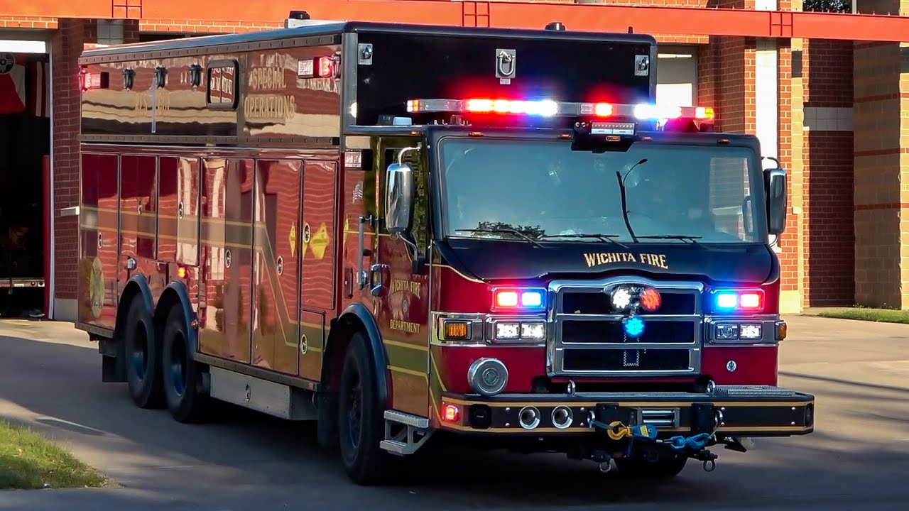 [STATION ALARM] - WICHITA Fire | RESCUE 1 & Engine 4 Responding to an URGENT CALL!