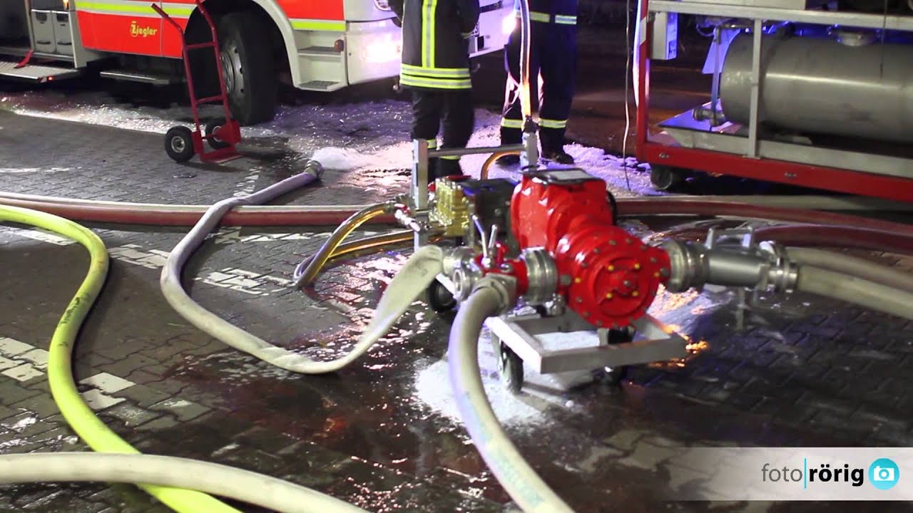 Brandeinsatz Erkrather Str. - Feuerwehr Düsseldorf 02.05.2013