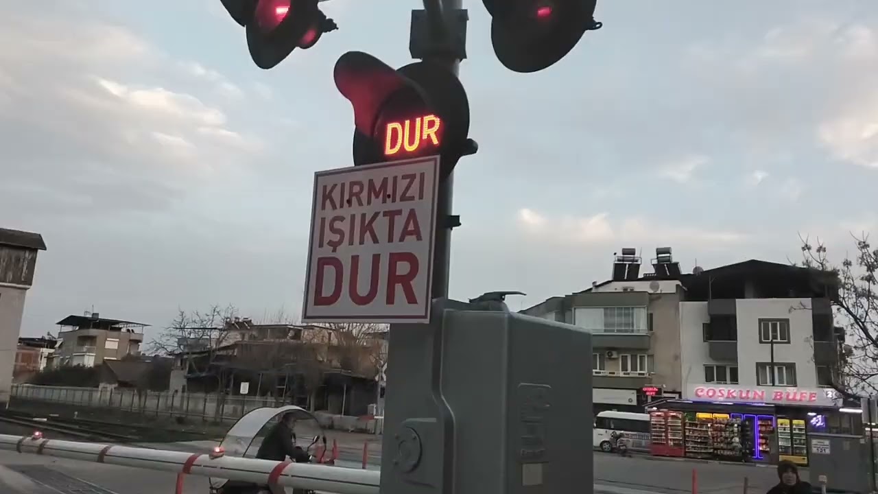 İZMİR DENİZLİ TRENİ NAZİLLİ TREN GARINDAN ÇIKIŞ YAPIYOR