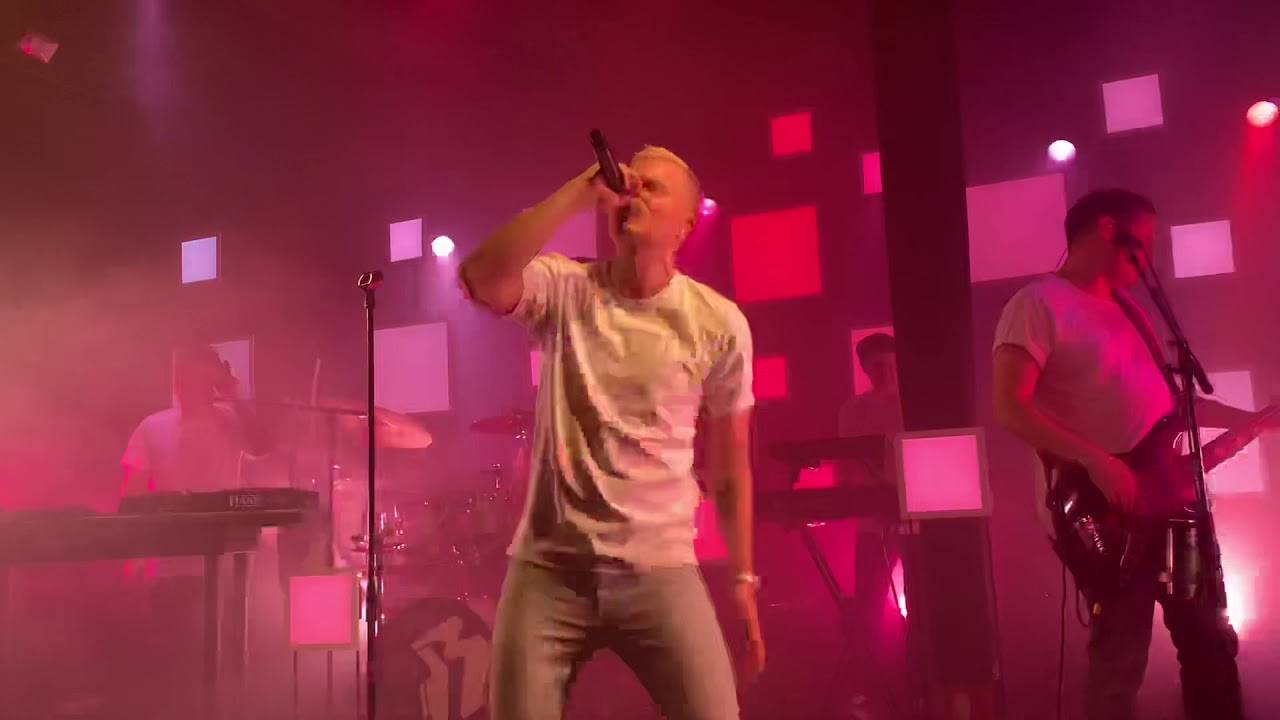 Elastinen - Epäröimättä Hetkeekään (live in konesali Helsinki 7.3.2020)